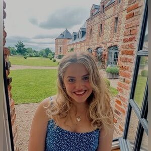 Meet your Posher, Aviana